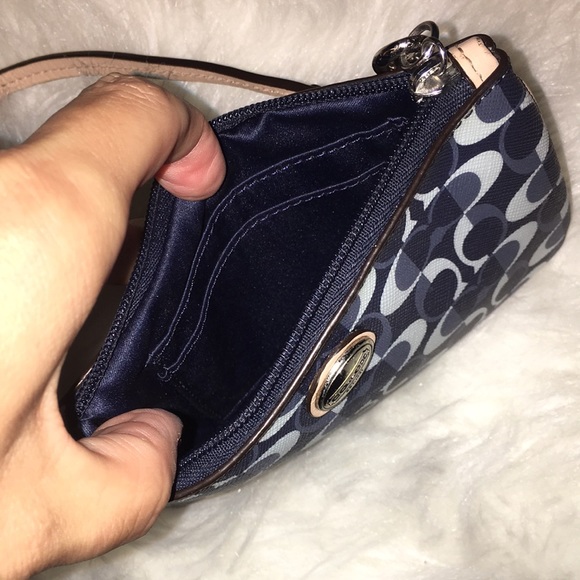 Coach wristlet - Picture 2 of 5